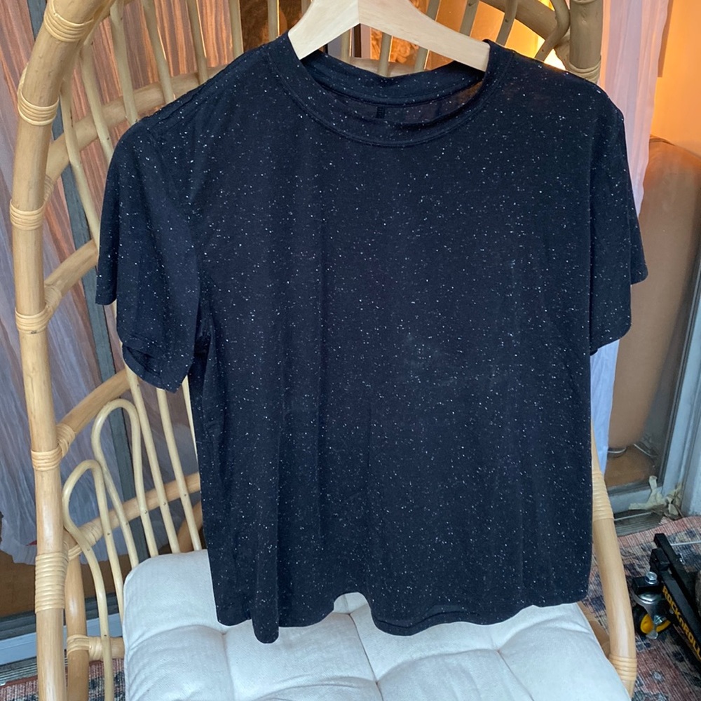 Lululemon boyfriend tee shirt size 6 in black cosmic